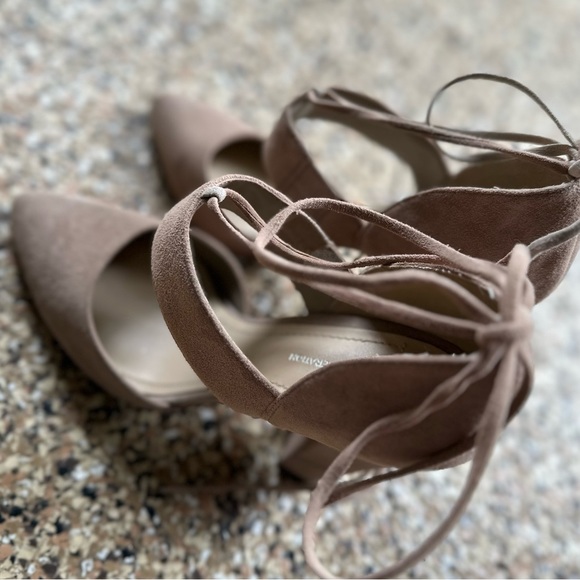BCBG suede nude/cream strappy chunky heel with wrap around ankle laces. - Picture 6 of 6